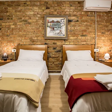 住宿加早餐酒店 地拉那艺术气息住宿加早餐旅馆 3*