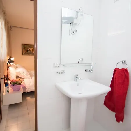 地拉那艺术气息住宿加早餐旅馆 住宿加早餐酒店