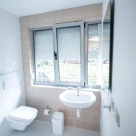 Artistic Τίρανα