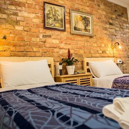 Bed and Breakfast Artistic Τίρανα