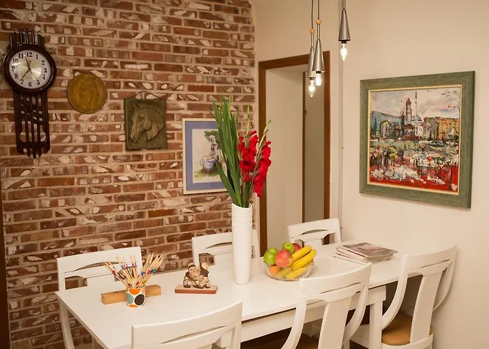 Bed and breakfast Artistic 3*